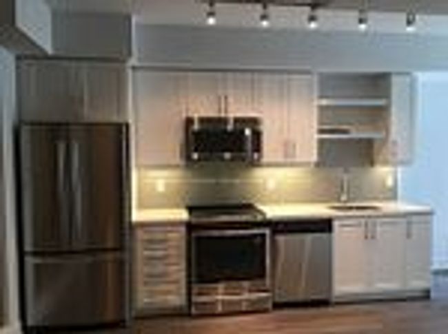 1535 - 525 Adelaide St W, Condo with 2 bedrooms, 1 bathrooms and 1 parking in Toronto ON | Image 4