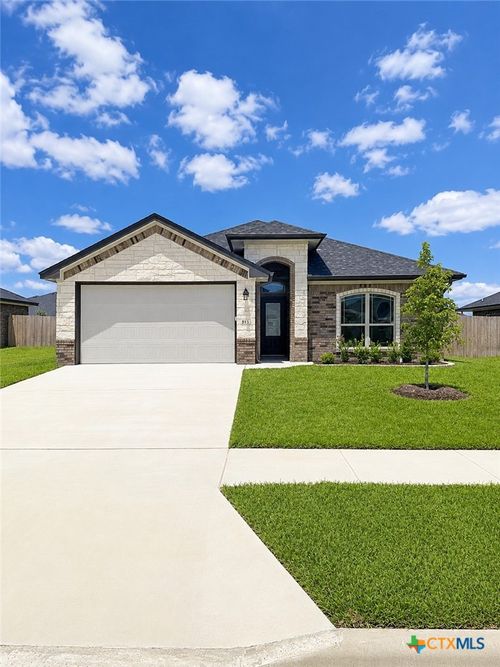 813 Waylon Cir, Killeen, TX, 76542-7045 | Card Image