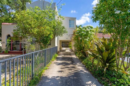 a2-1045 Ne 131st St, North Miami, FL, 33161-4277 | Card Image