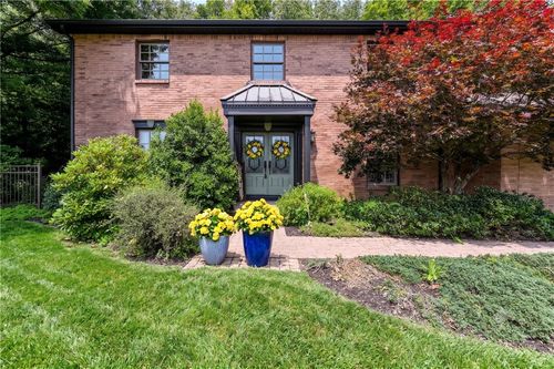 330 Elm Dr, Greensburg, PA, 15601-5715 | Card Image