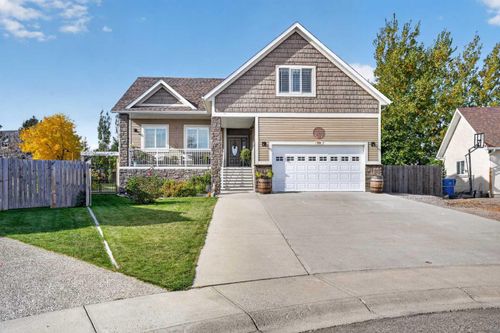 560 7a Ave W, Cardston, AB, T0K0K0 | Card Image