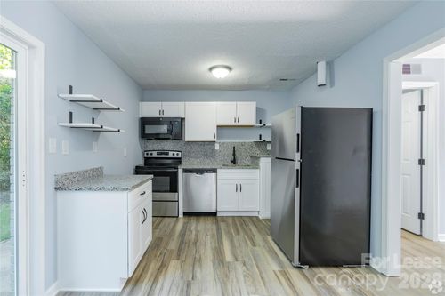 apt-4-300 E Charlotte Ave, Mount Holly, NC, 28120-2247 | Card Image