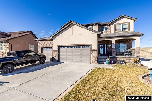 195 Collier Cir, Green River, WY, 82935-4974 | Card Image