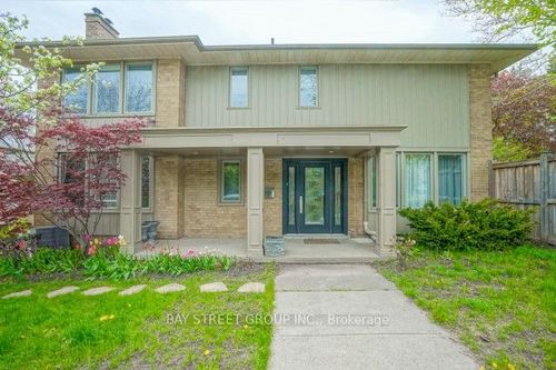 16 Overdale Rd, Toronto, ON, M6B3E8 | Card Image