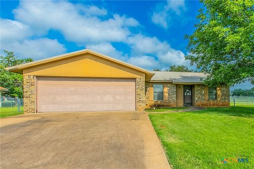 110 Lakewood Dr, Gatesville, TX, 76528-2800 | Card Image