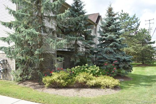 819 Brandon Ave, Pontiac, MI, 48340-1382 | Card Image