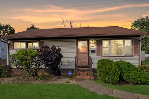3422 Great Neck Rd, Amityville, NY, 11701-1906 | Card Image