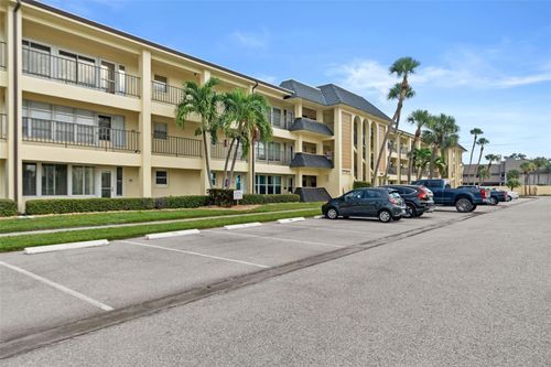 102-4700 Cove Cir, ST PETERSBURG, FL, 33708-2852 | Card Image