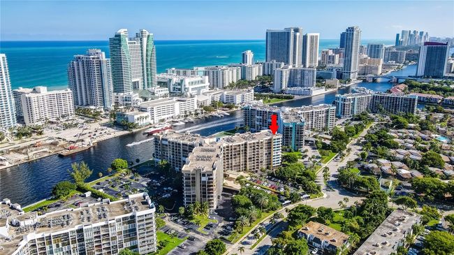 231 - 600 Parkview Dr, Condo with 3 bedrooms, 2 bathrooms and null parking in Hallandale Beach FL | Image 50