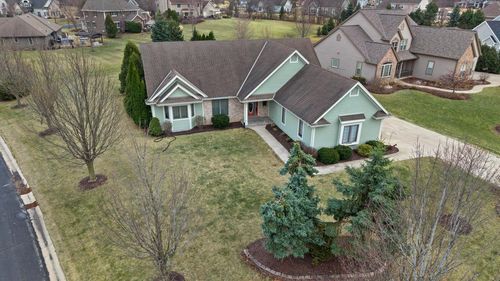 W177N5440 Legend Court, Menomonee Falls, WI, 53051 | Card Image