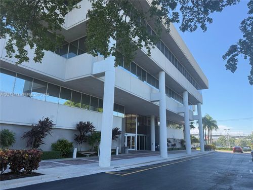 p-600-290 Nw 165th St, Miami, FL, 33169-6482 | Card Image