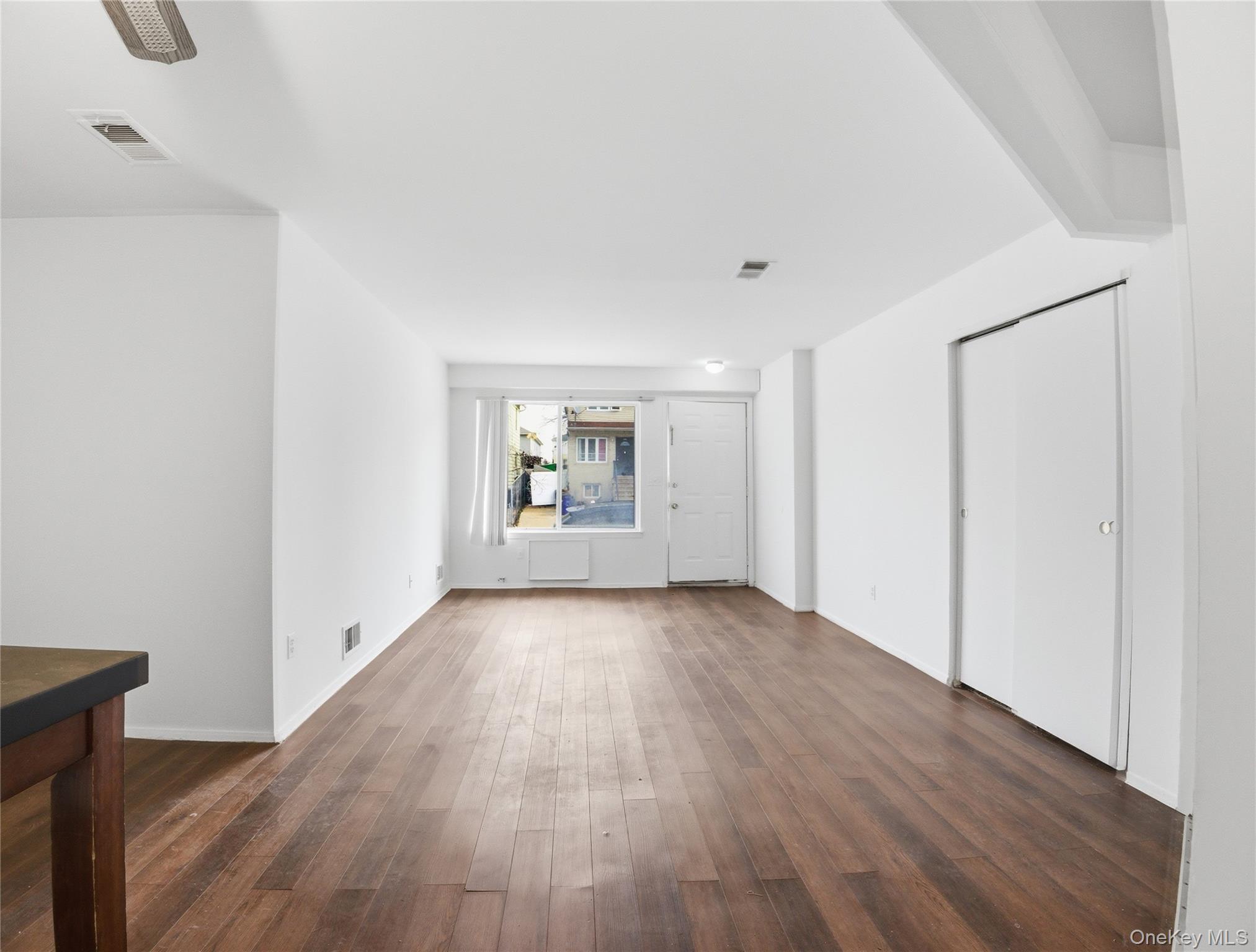 Commercial Sale in New York 3
