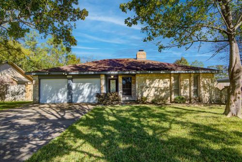 401 Castlelake Dr, Friendswood, TX, 77546-3618 | Card Image