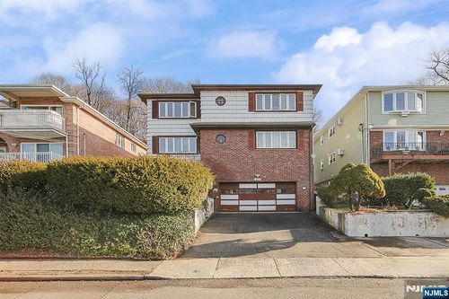 432 Oak St, Ridgefield, NJ, 07657-2731 | Card Image