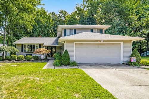 6065 Norwood Dr, Mentor, OH, 44060-2106 | Card Image