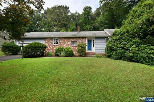 16 Butternut Ave, Midland Park, NJ, 07432-1714 | Card Image