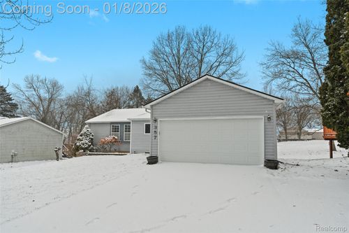357 Woodlake Dr, Brighton, MI, 48116-2062 | Card Image