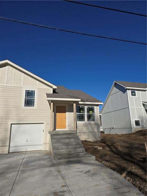 512 W Lawrence St, Spring Hill, KS, 66083-9150 | Card Image