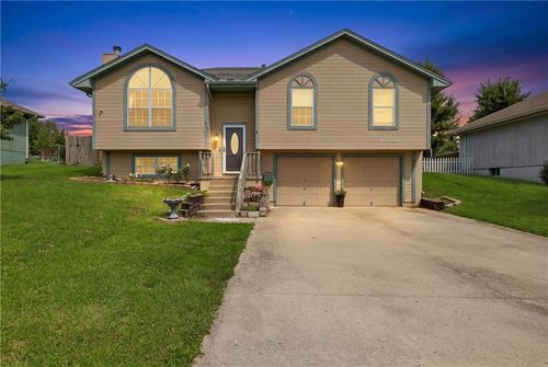 419 E Phillips St, Odessa, MO, 64076-9795 | Card Image