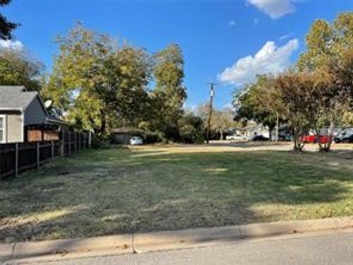 915 E Spring St, Sherman, TX, 75090-8125 | Card Image