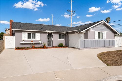 17472 Waal Cir, Huntington Beach, CA, 92647-6333 | Card Image