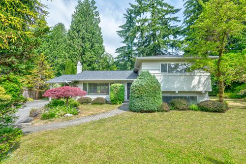 528 Evergreen Pl, North Vancouver, BC, V7N2Z2 | Card Image
