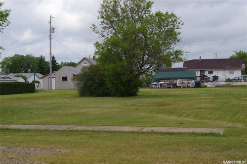 122 &amp; 124 3rd Ave N, Naicam, SK, S0K2Z0 | Card Image