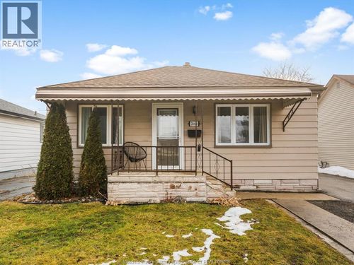 2666 Chandler Rd, Windsor, ON, N8W4B3 | Card Image