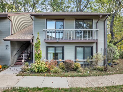 33 Auburn Ct, Red Bank, NJ, 07701-5428 | Card Image