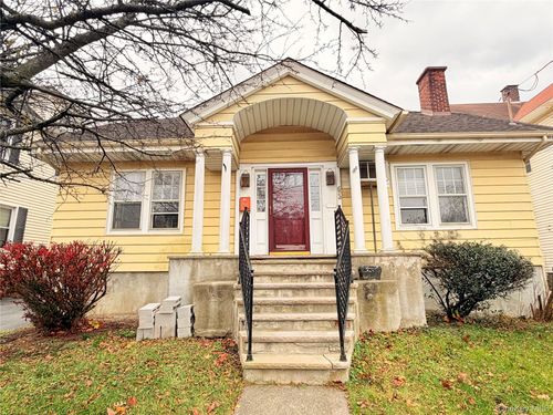 65 Monhagen Ave, Middletown, NY, 10940-6237 | Card Image