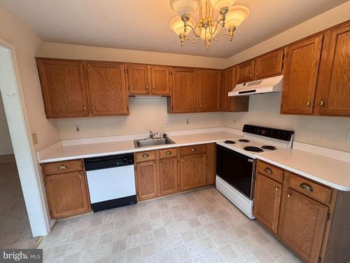apt-203-8128 Bayonet Way, MANASSAS, VA, 20109-7809 | Card Image