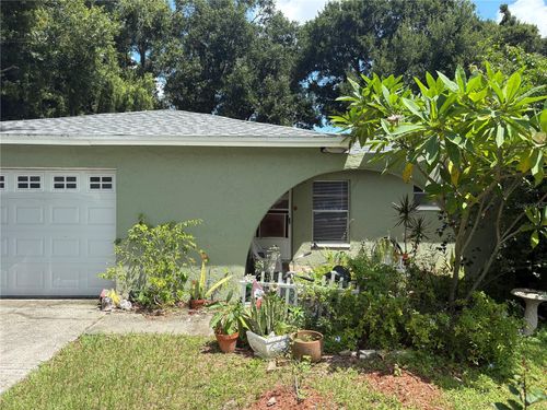 105 Cranbrooke Dr, Seffner, FL, 33584-5703 | Card Image