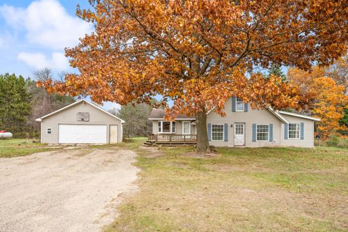 9758 60th Ave, Mecosta, MI, 49332-9704 | Card Image