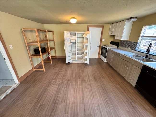A - 1102 Minnie Dr, Home with 2 bedrooms, 1 bathrooms and 2 parking in Austin TX | Image 6
