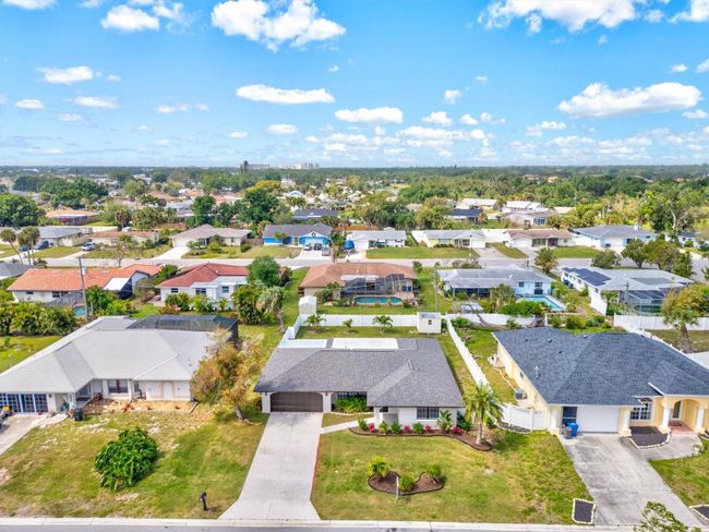 419 Dorchester Drive, House other with 3 bedrooms, 2 bathrooms and null parking in Venice FL | Image 4