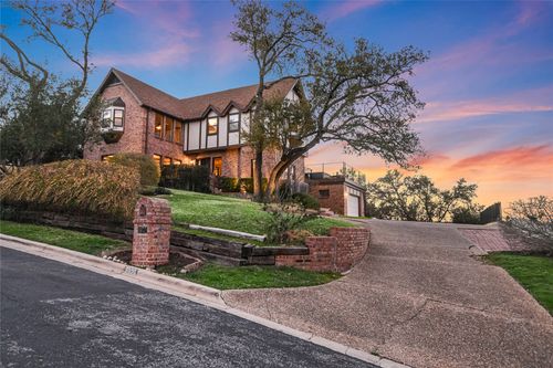 2006 Wychwood Dr, Austin, TX, 78746-7800 | Card Image