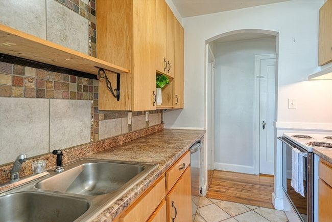 APT-2 - 31 Chestnut St, Condo with 2 bedrooms, 1 bathrooms and 2 parking in Worcester MA | Image 11