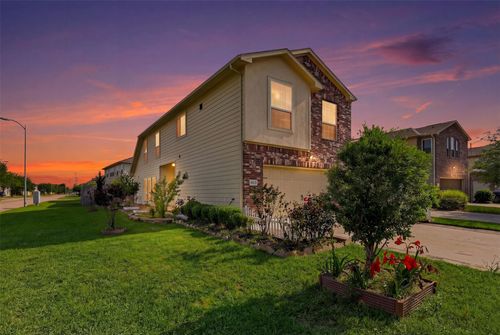 5103 Dauntless Dr, Houston, TX, 77066-1043 | Card Image