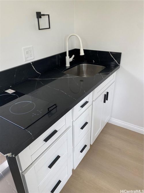 studio-304 Wyllie Street, Honolulu, HI, 96817 | Card Image