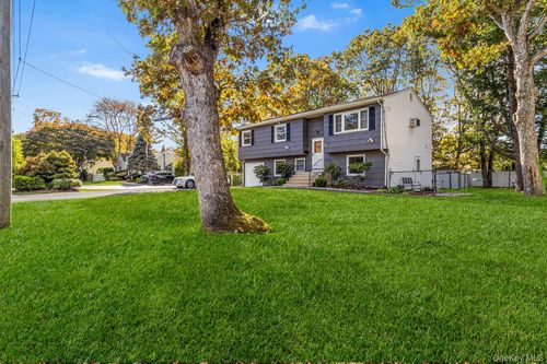 754 Broadway, Brentwood, NY, 11717-6923 | Card Image