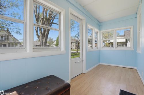 220 Spring St, West Burlington, IA, 52655-1137 | Card Image