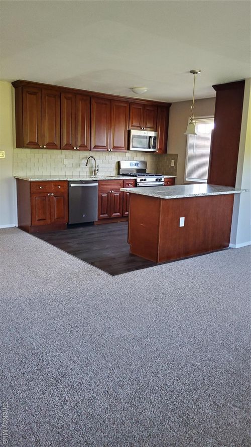 apt-24j-460 Old Town Rd, Port Jefferson Station, NY, 11776-2236 | Card Image