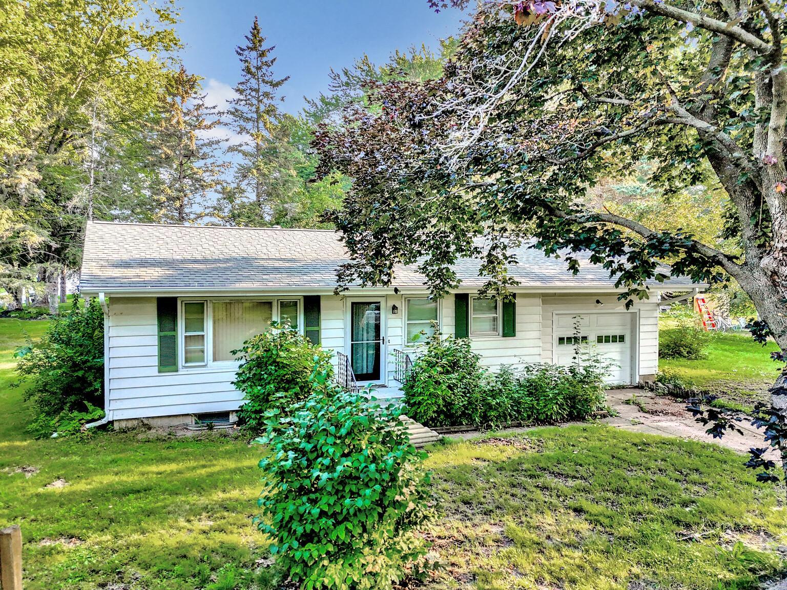 Sylvan Ave, Lindstrom, MN 55045