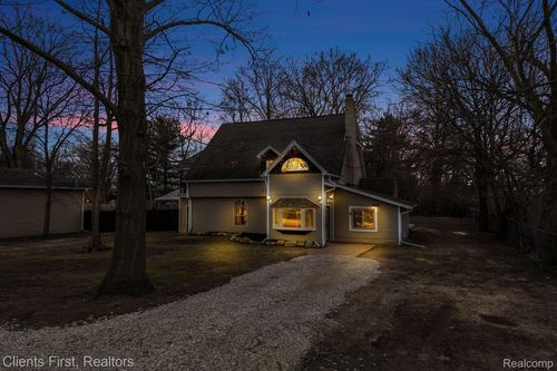 3628 Ford Ave, Jackson, MI, 49203-3530 | Card Image