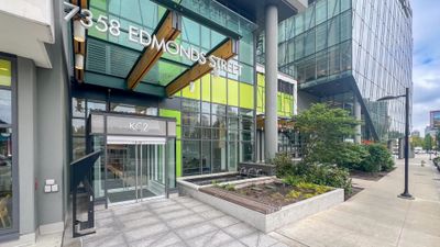 2205 - 7358 Edmonds St, Condo with 2 bedrooms, 2 bathrooms and 1 parking in Burnaby BC | Image 2