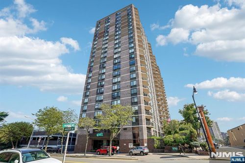 770 Anderson Ave, Cliffside Park, NJ, 07010-2177 | Card Image