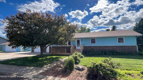 305 5th St Nw, South Heart, ND, 58655-9503 | Card Image
