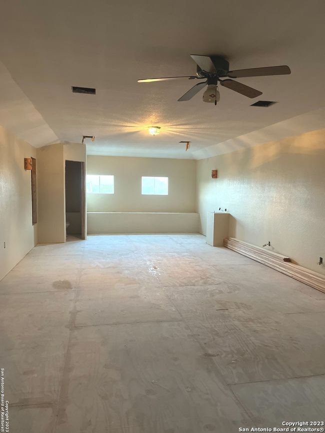 8389 E Loop 1604 S, House other with 5 bedrooms, 5 bathrooms and null parking in Adkins TX | Image 29