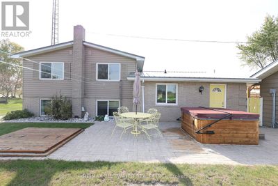 34486 Gore Rd, House other with 3 bedrooms, 2 bathrooms and 8 parking in Grand Bend ON | Image 2