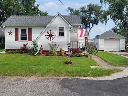 902 N Walnut St, Minonk, IL, 61760-1062 | Card Image